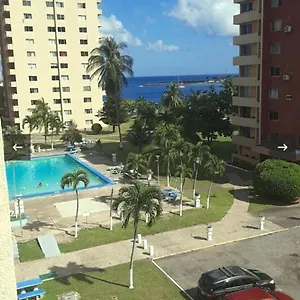 Apartment Beach-side At Turtle Towers, Ocho Rios